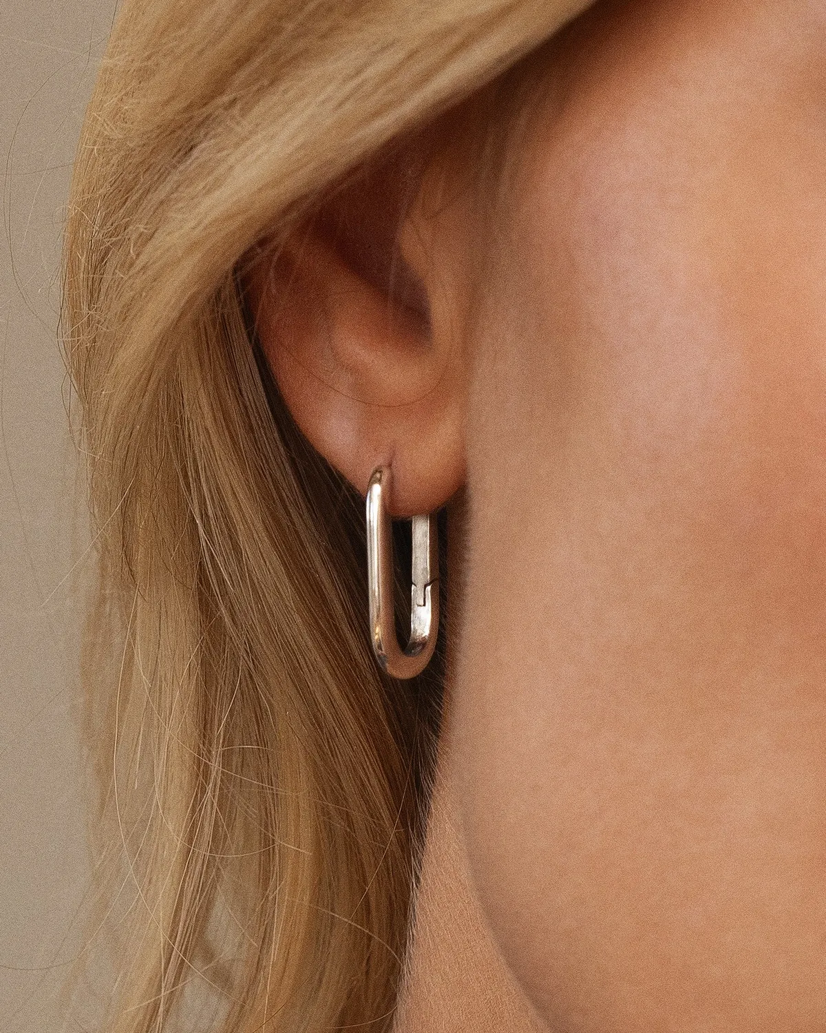 Mockberg Slim Medium U-Hoops øredobber 19,5 mm sølv