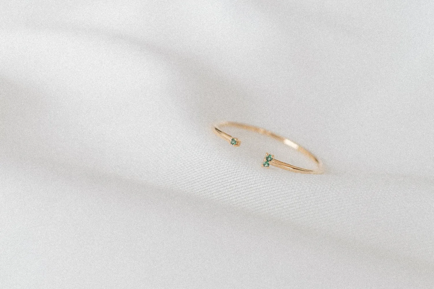 Eremis Fougère ring grønn zirkonia gull 18 karat M