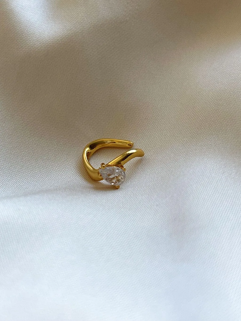 Mea Nani Alva ear cuff 18K gull zirkonia