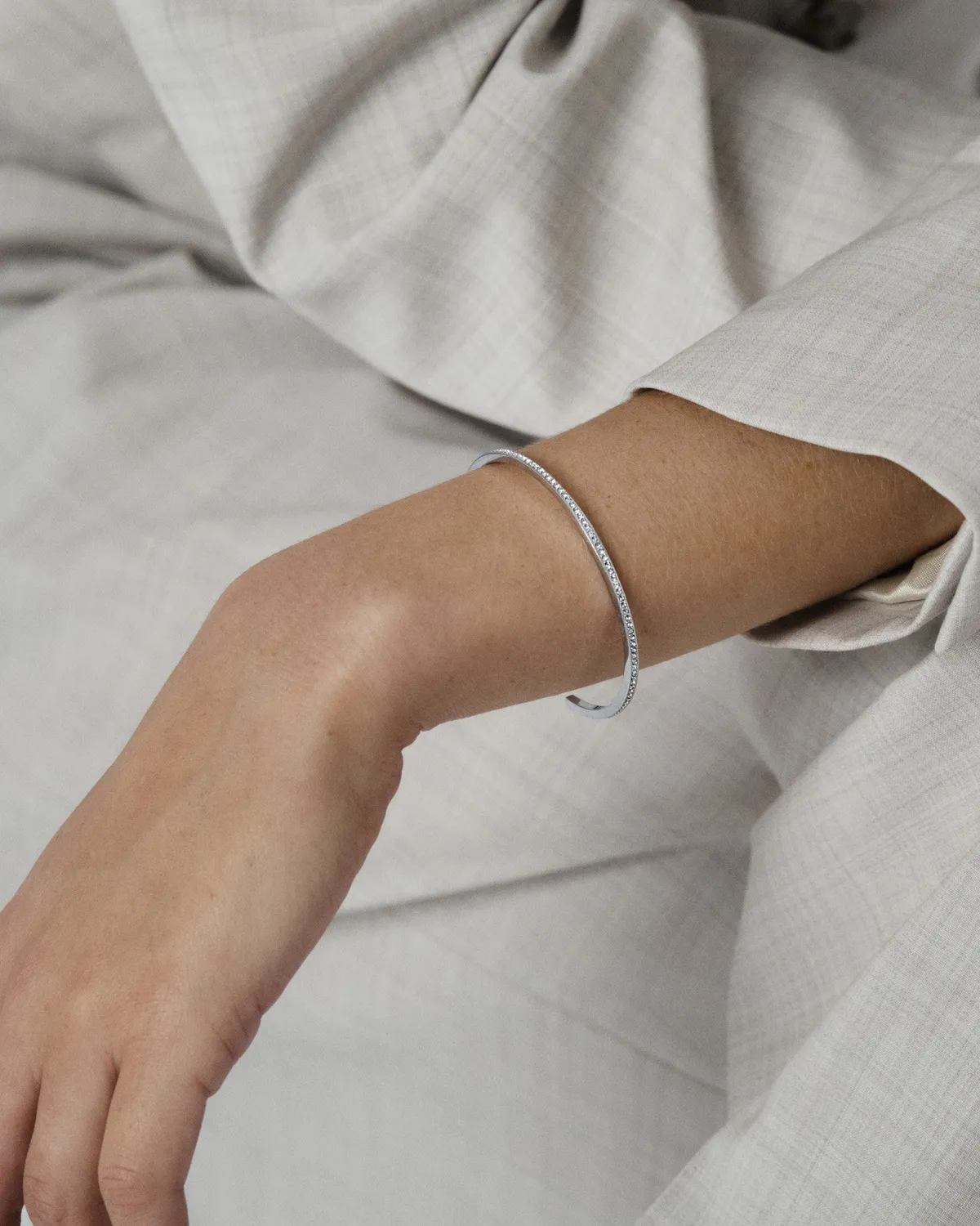 Mockberg Fancy Bangle Medium armbånd sølv med zirkonia