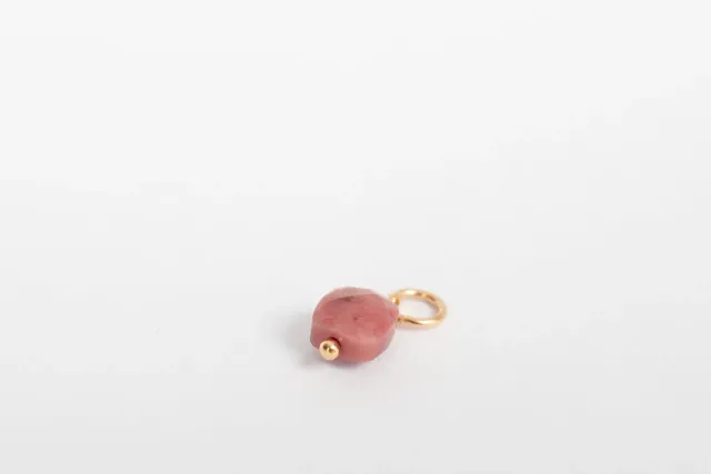 Eremis rosa rhodonitt charm 18k gull
