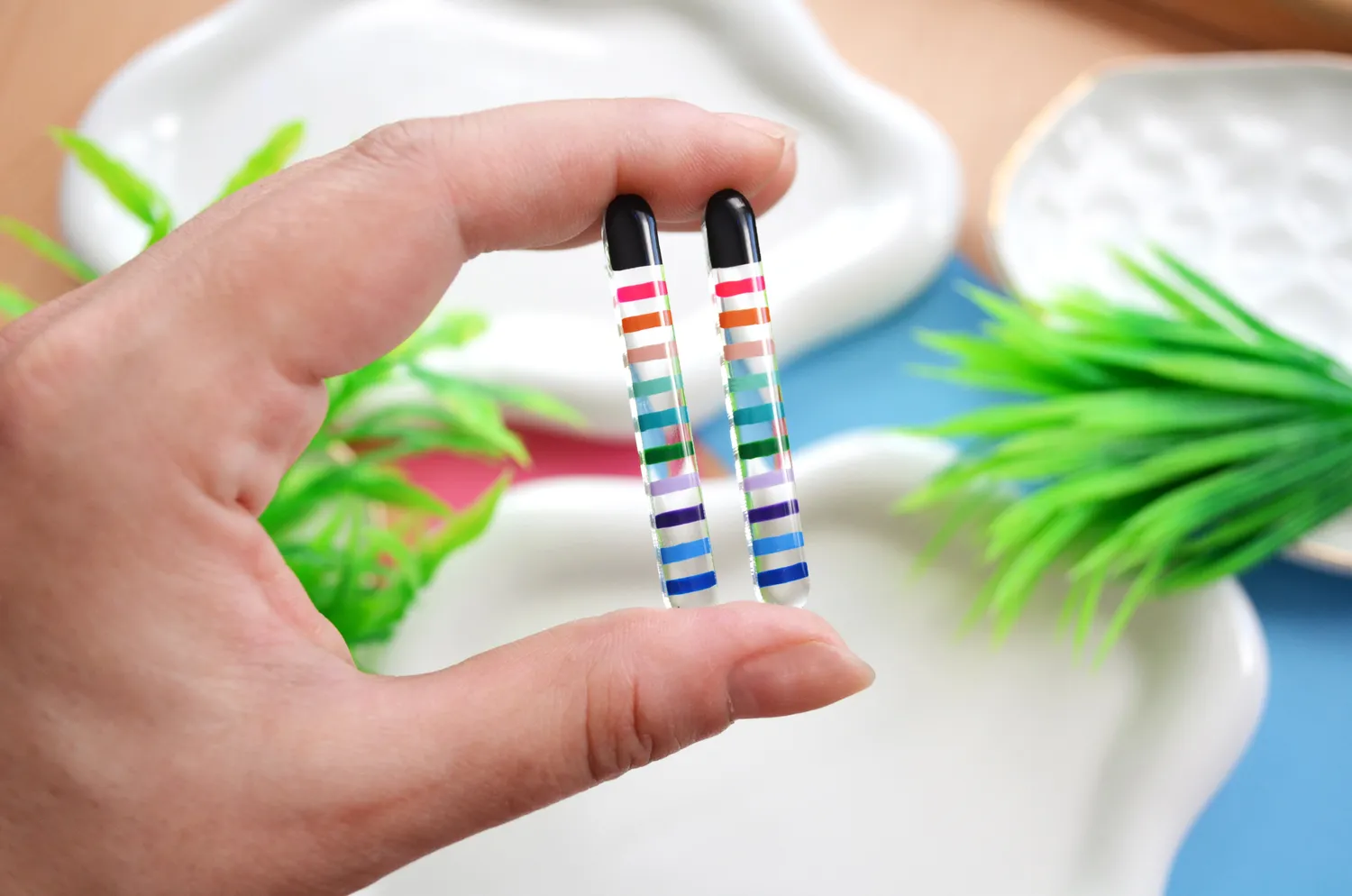 BooandBooFactory Rainbow Stripes øredobber svart