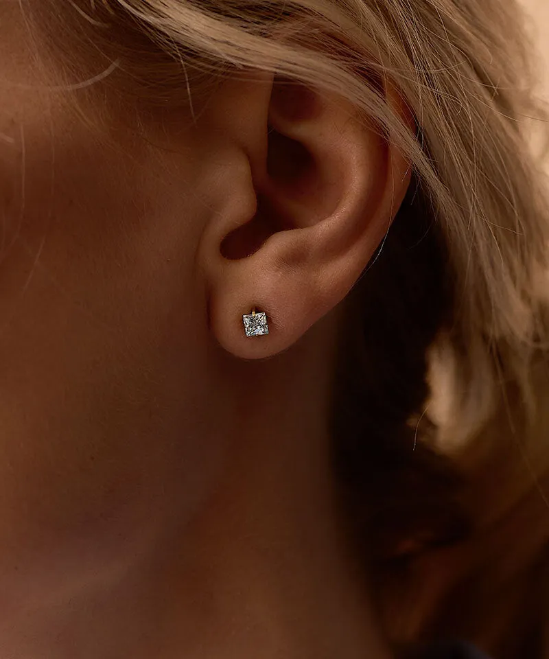 Blomdahl Tiffany Edge øredobber cz aquamarine 5 mm gullfarget