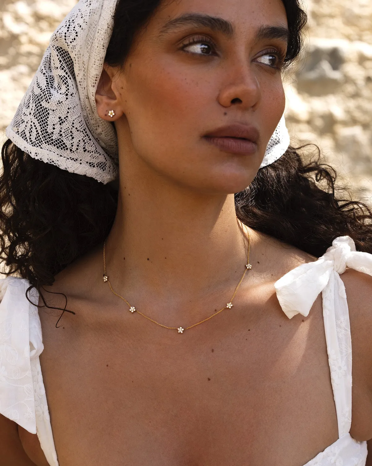 Mockberg Ellie Necklace halskjede gull blomster