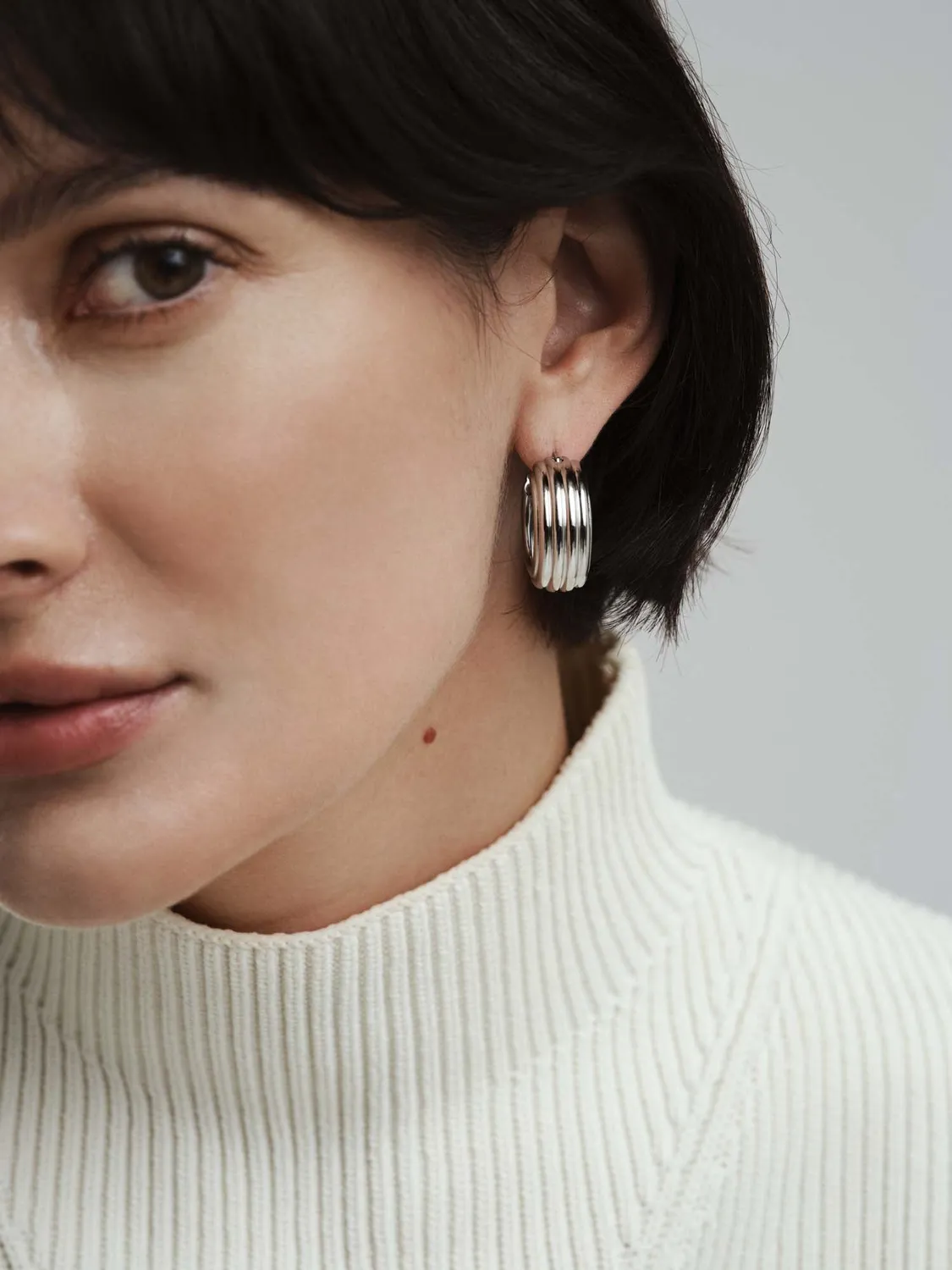 Mockberg Edge Ribbed Medium hoops sølv 24 mm