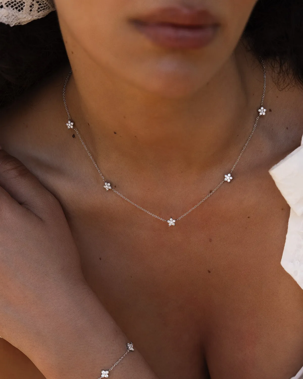 Mockberg Ellie Necklace halssmykke sølv blomster 400 mm