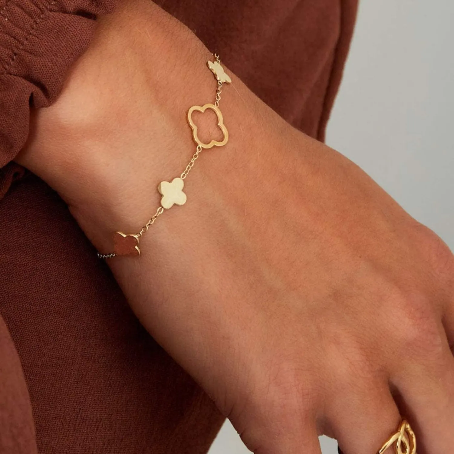 Mea Nani Victoria smykkesett gull kløver halskjede armbånd