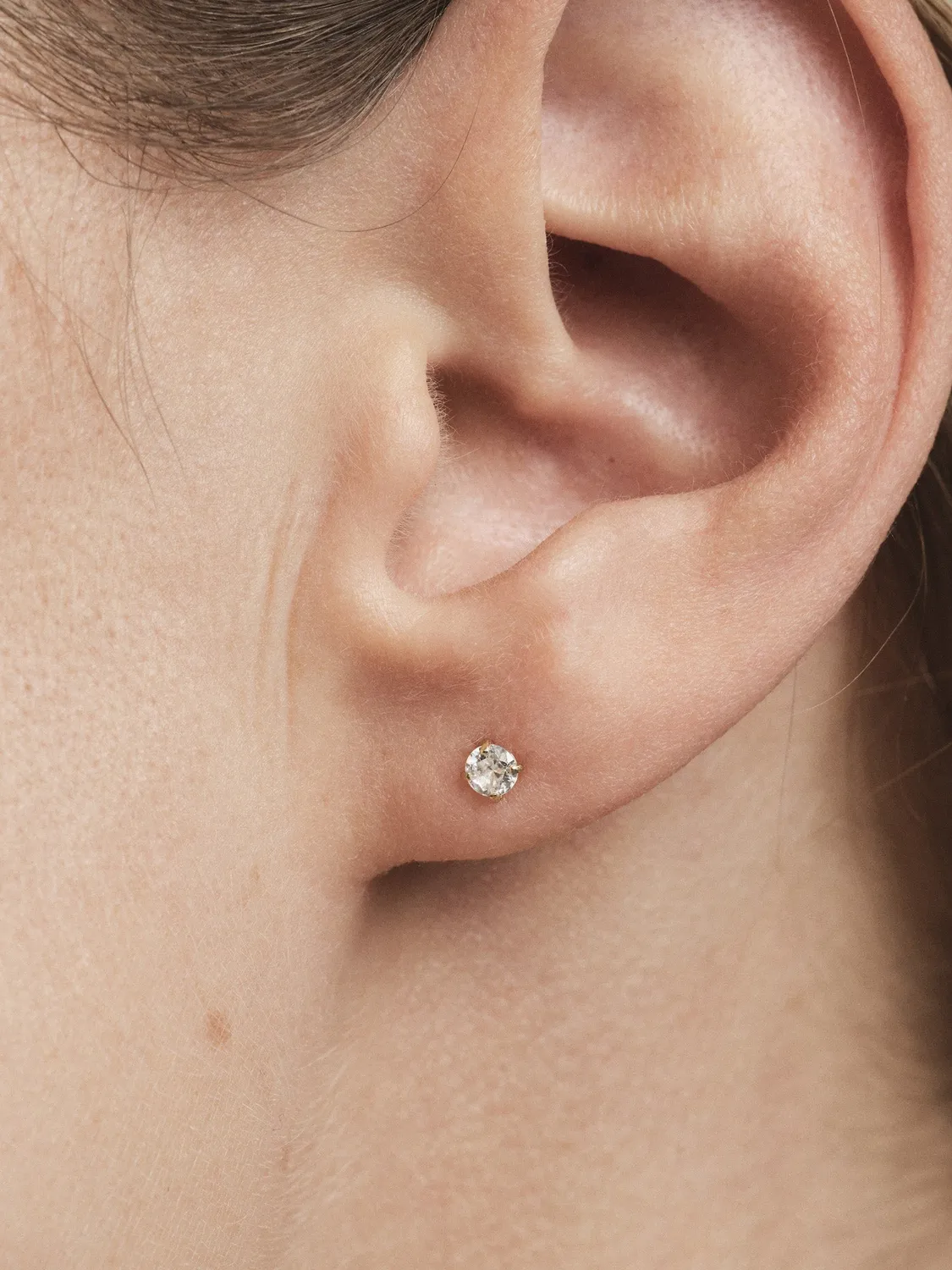 Mockberg Jolie White Small studs gull 3 mm