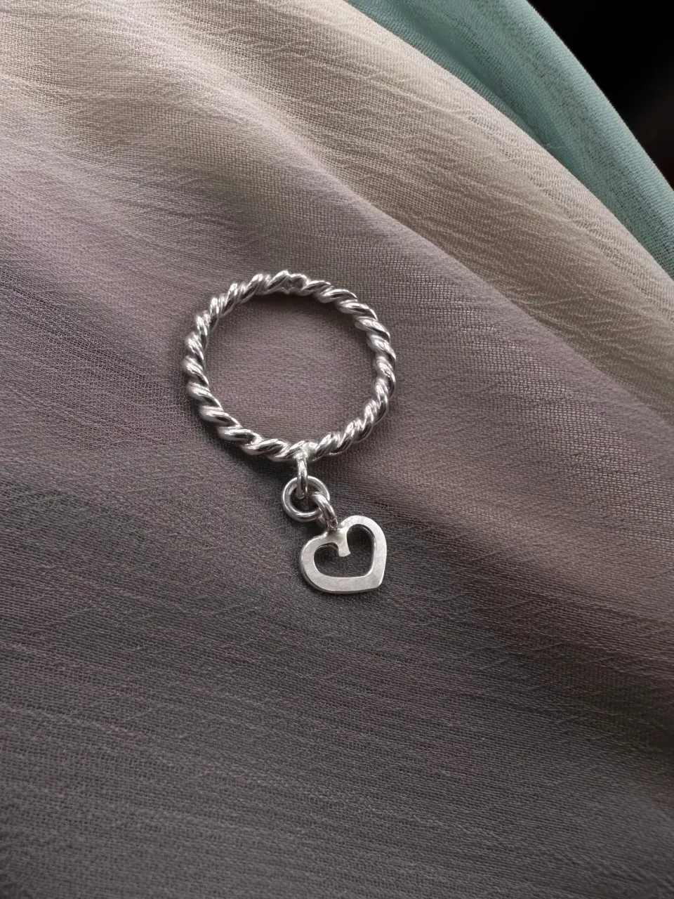 Sivia Åpent hjerte ring med charms sølv str 52