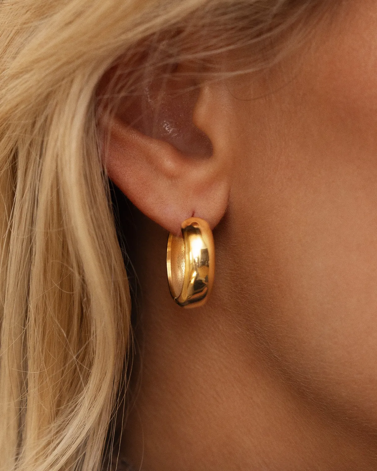 Mockberg Brave Medium Hoops øredobber gull 20 mm PVD