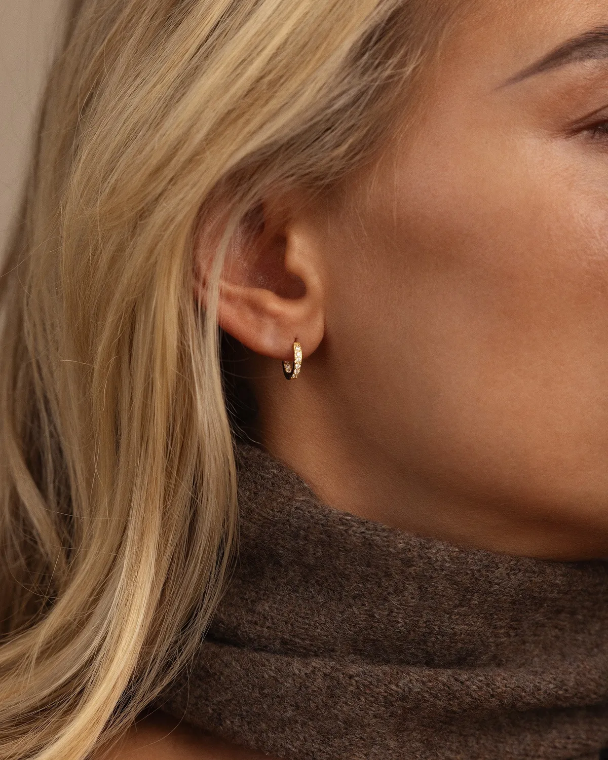 Mockberg Sparkle Mini Hoops øredobber gull 11 mm zirconia