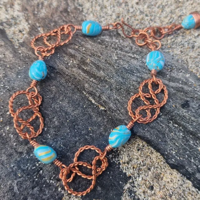 Kunstnerbonden Fand armbånd kobber blå perler