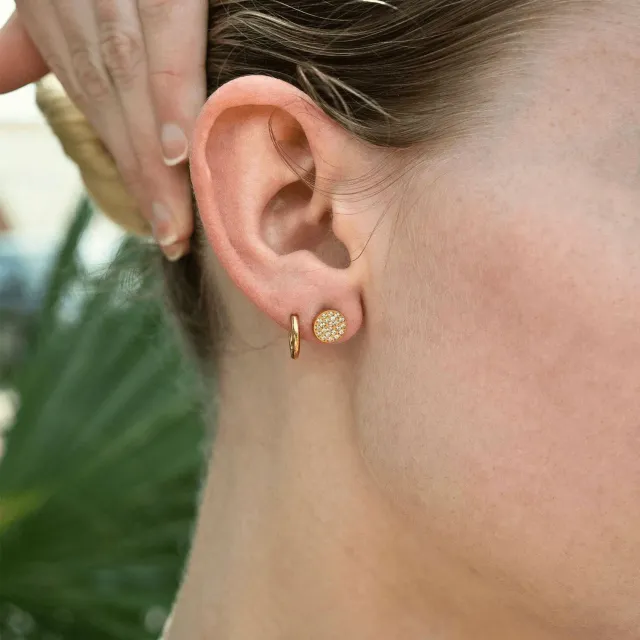 Mea Nani Everyday Icon studs 18K PVD-gull pavé