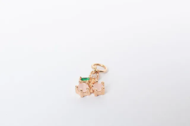 Eremis Cerise charm 18k gull anheng