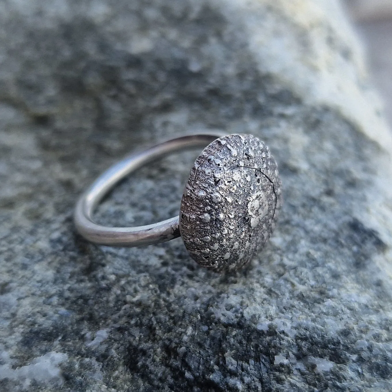 Kunstnerbonden Kråkebolle ring sølv resirkulert