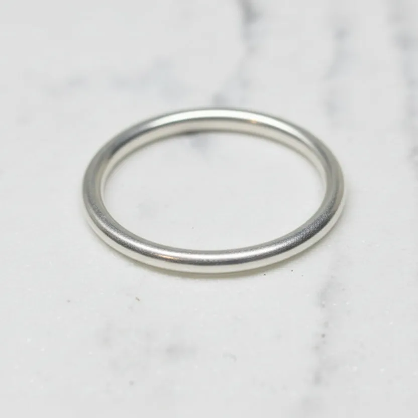 Kunstnerbonden Stacker ring sølv 2 mm enkelt bånd