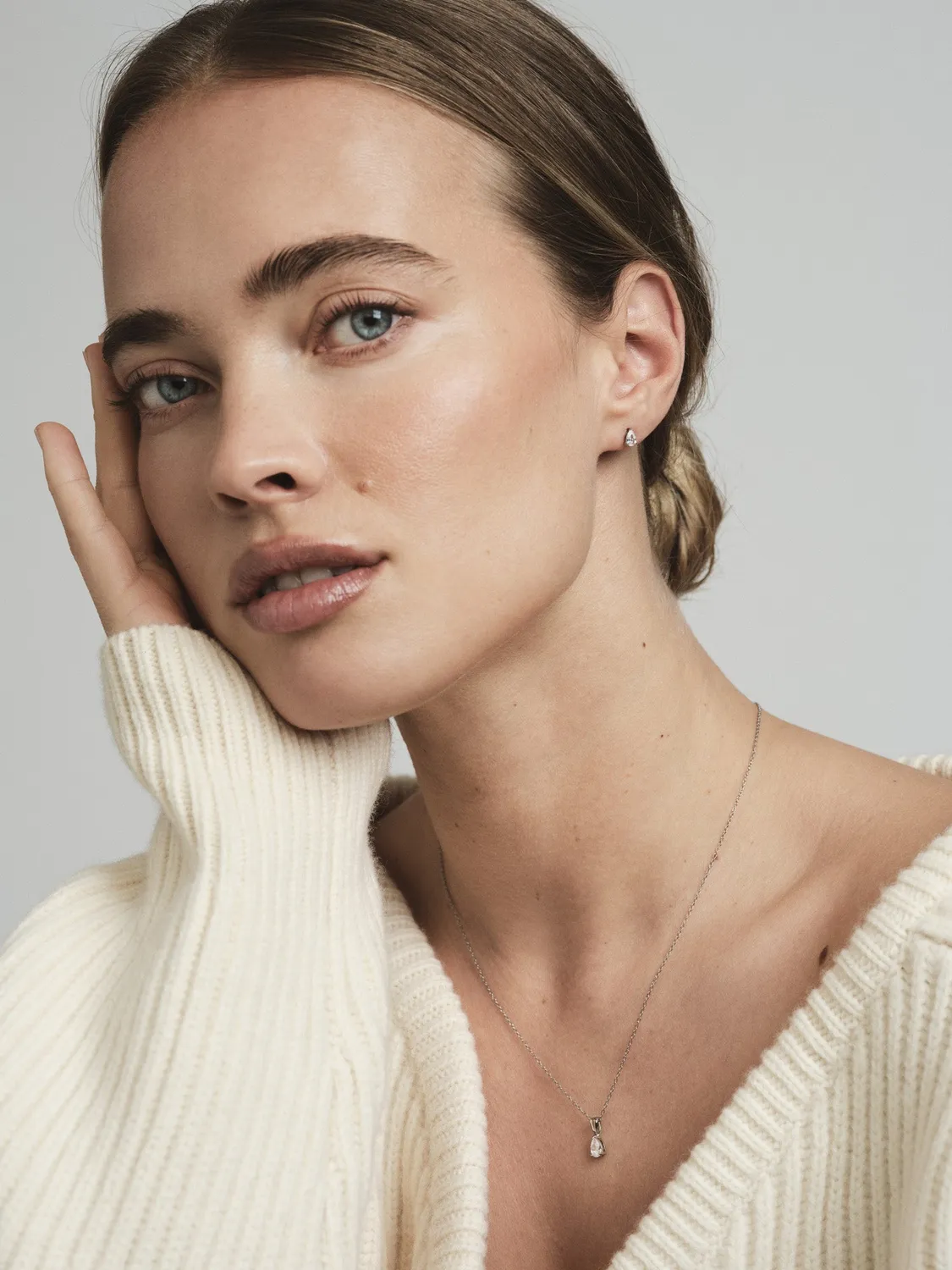 Mockberg Belle White Small ørestuds sølv
