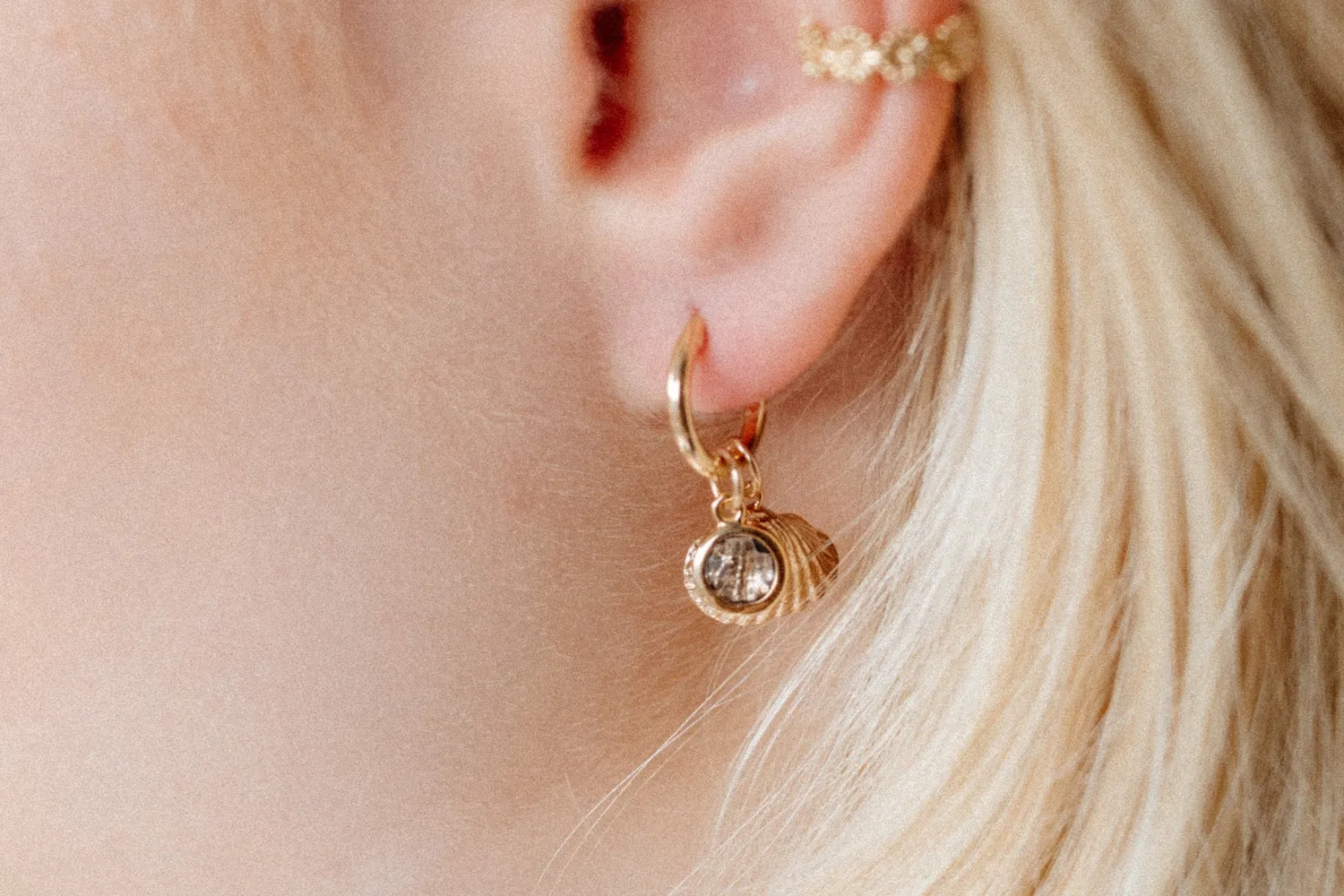 Eremis Coquillage charm gullbelagt skjell