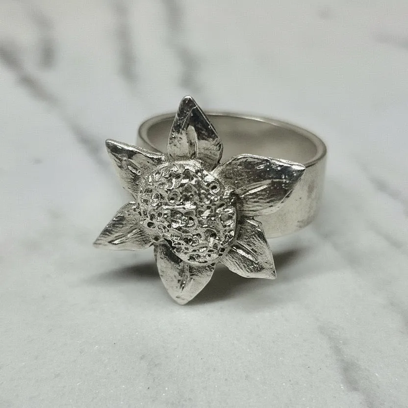 Kunstnerbonden Solsikke ring sølv statement