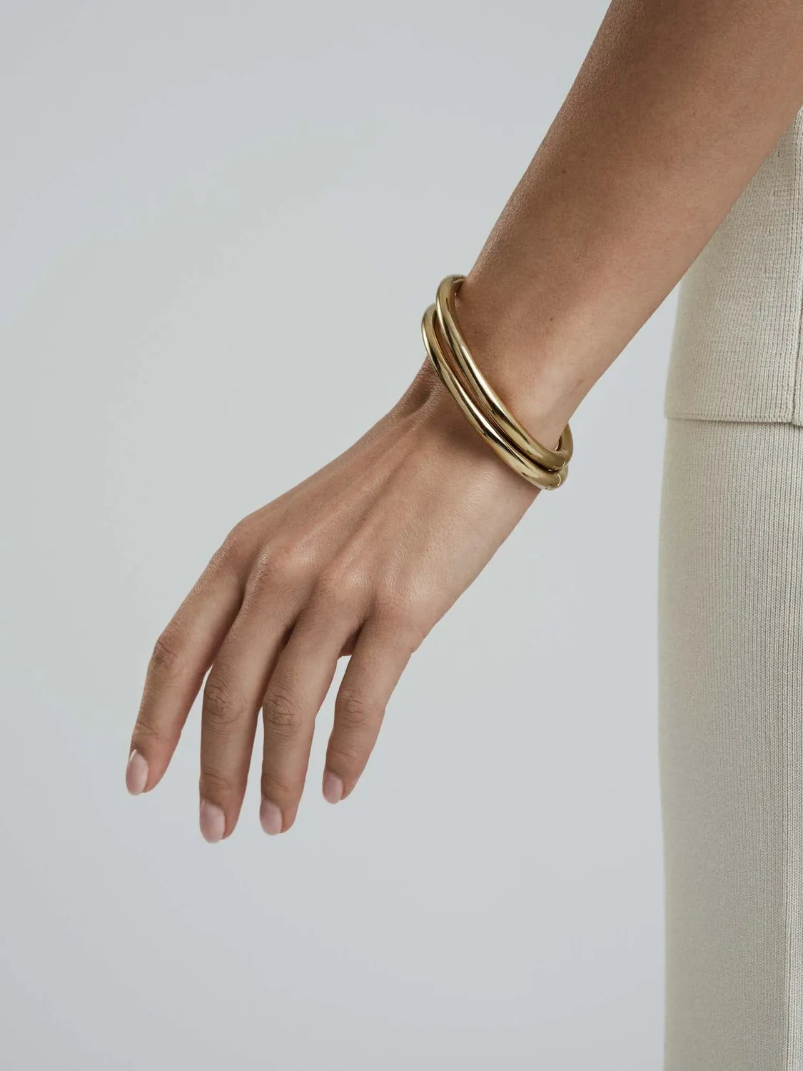 Mockberg Aura Bold Bangle armbånd gull 5 mm vattentålig
