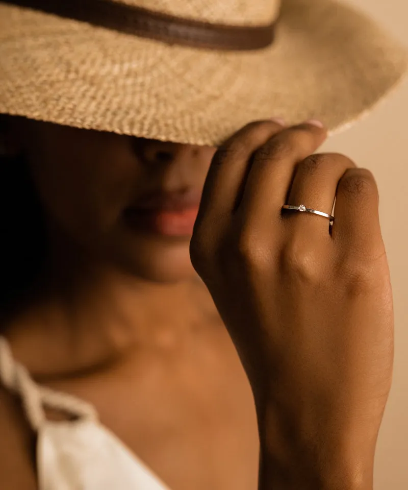 Blomdahl Tiffany Tiny ring CZ white titan hudvennlig