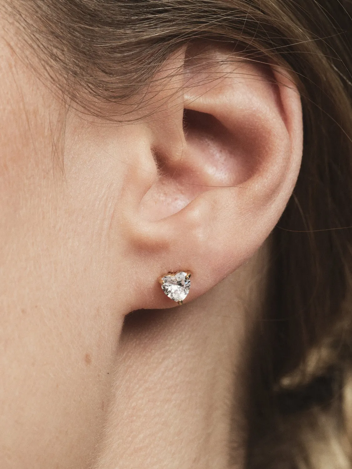 Mockberg Bonne White Studs øredobber gull hjerte