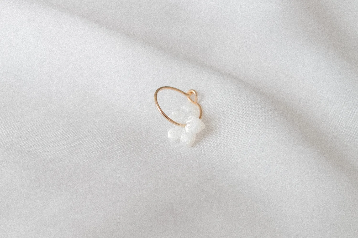 Eremis Pervanche hoops øredobber 10mm perlemor