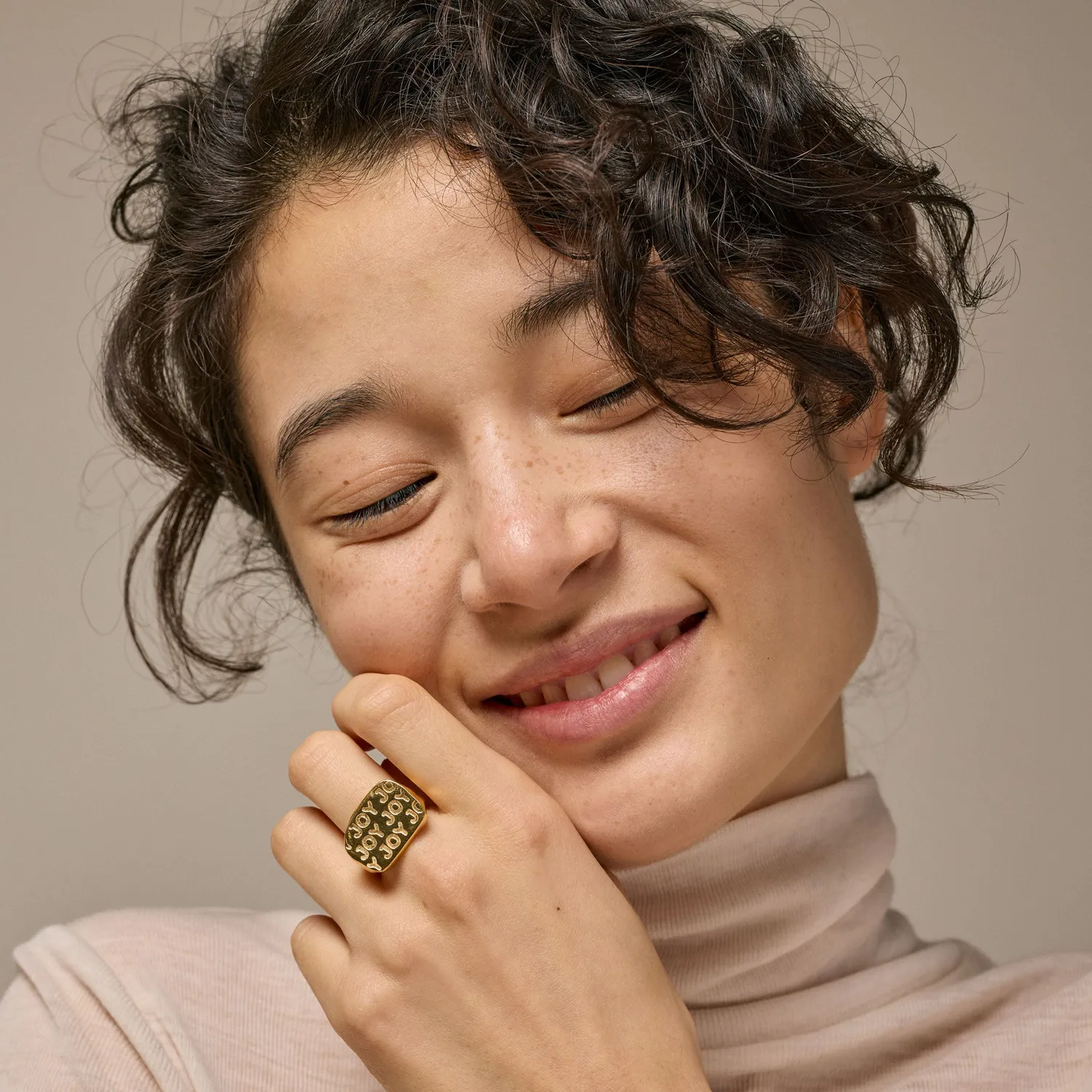 Enamel Joy Statement ring gull gravert