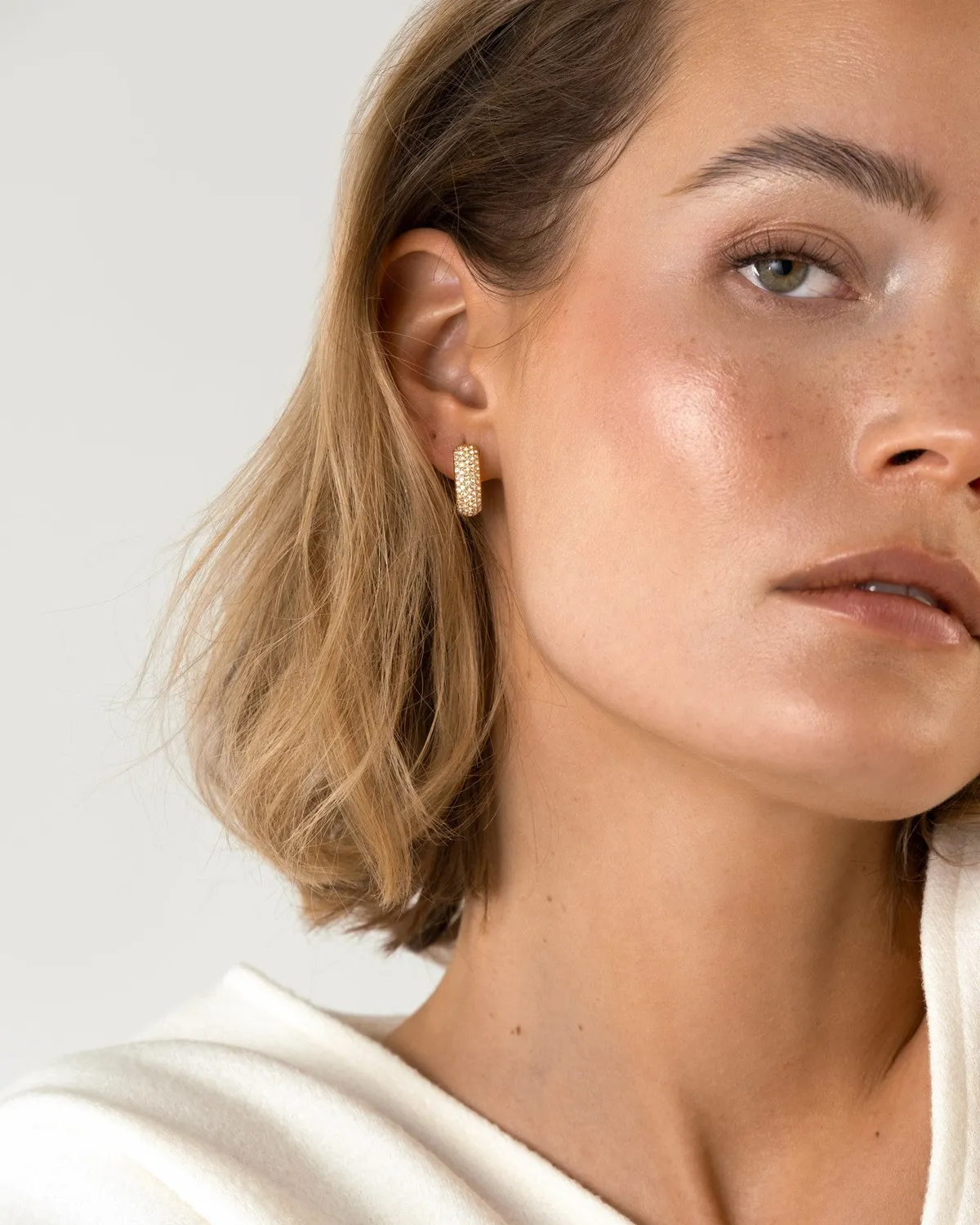 Mockberg Amour Hoops Medium øredobber gull 16 mm