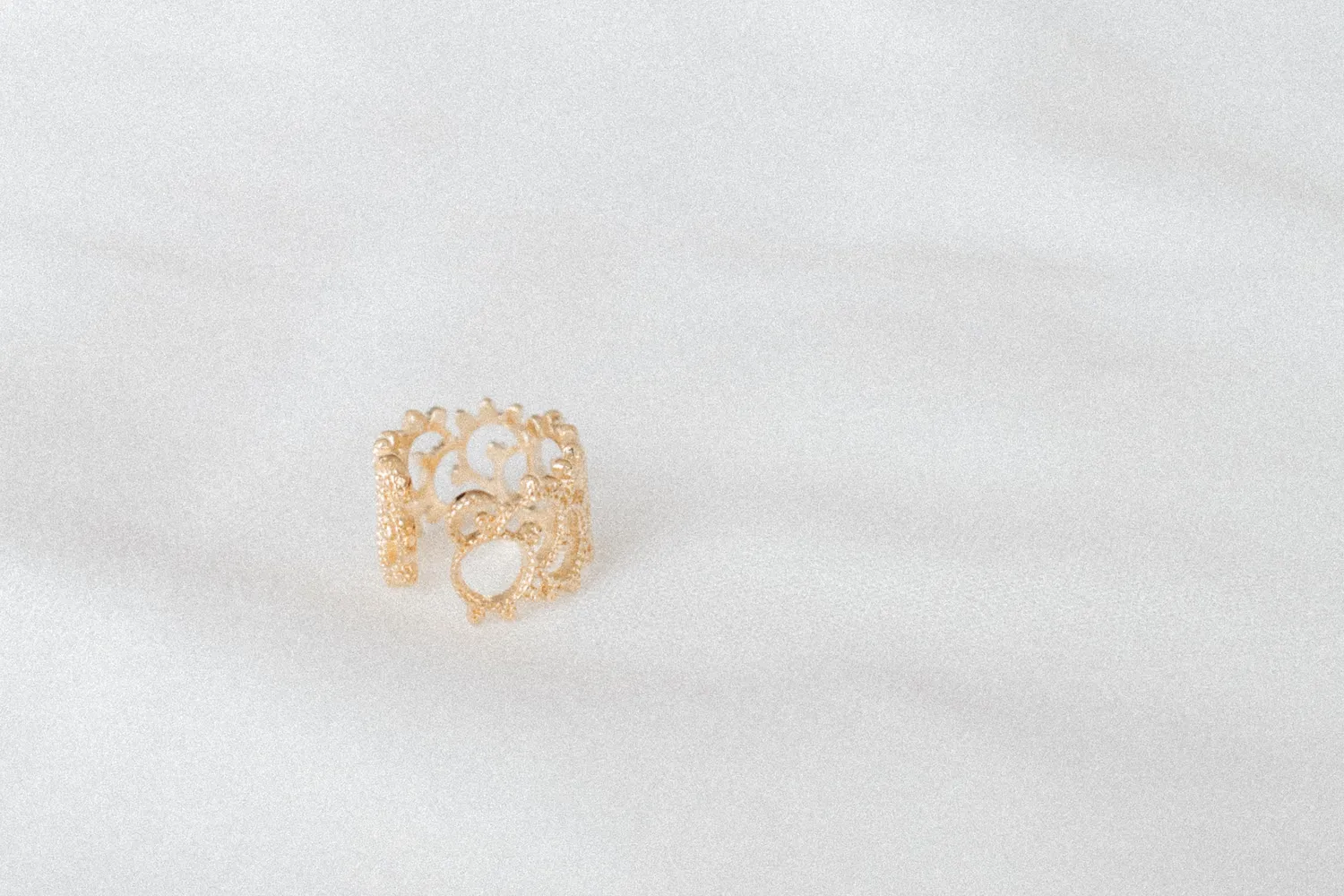 Eremis Dentelle øreklemme 18 karat gull uten hull