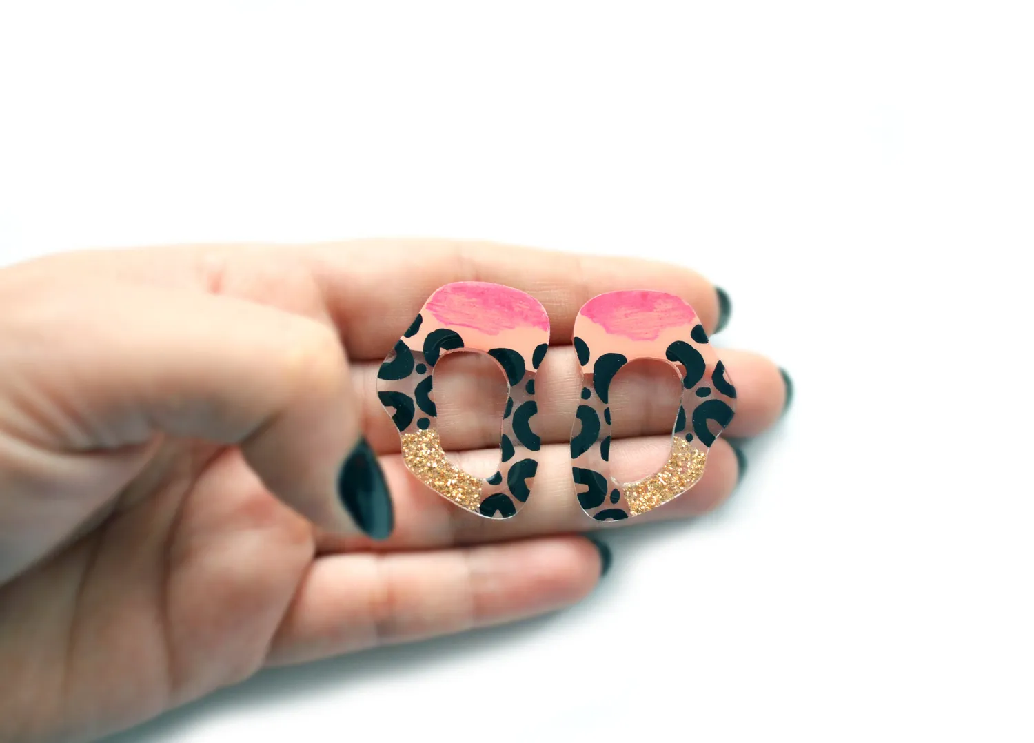 BooandBooFactory Leopard Squiggle hoop øredobber resin