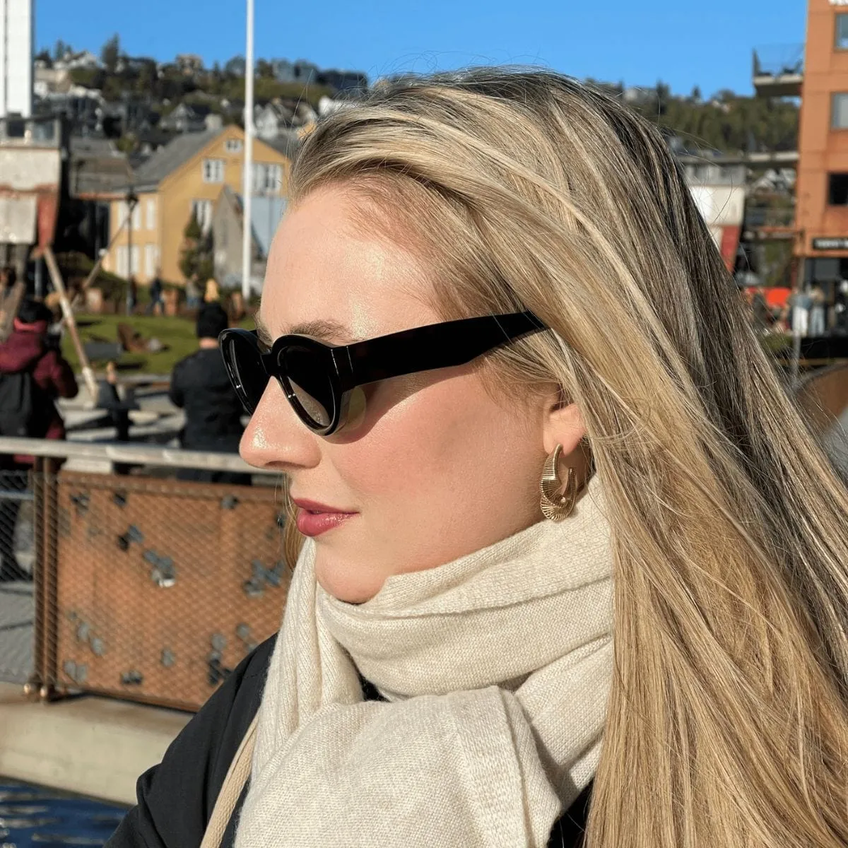 Mea Nani Nord Wired Statement hoops 18K gull