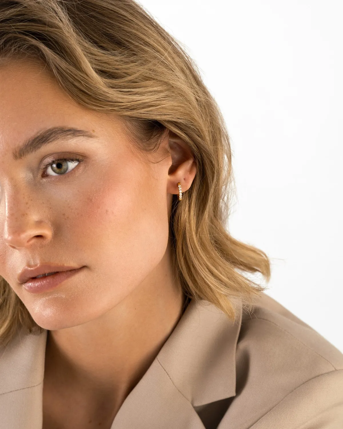Mockberg Shiny Hoops Small øredobber gull 13 mm