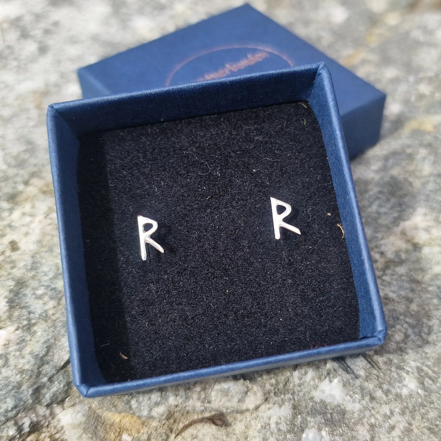 Kunstnerbonden Raido rune ørestift sølv