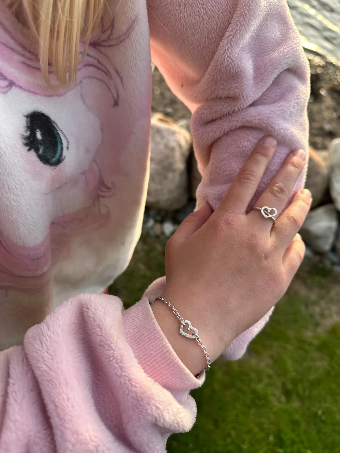 Sivia Åpent hjerte justerbar barnering i sølv