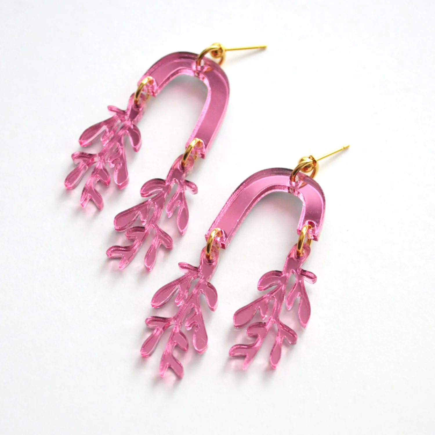 BooandBooFactory Pink Leaf Acrylic Arch øredobber gull