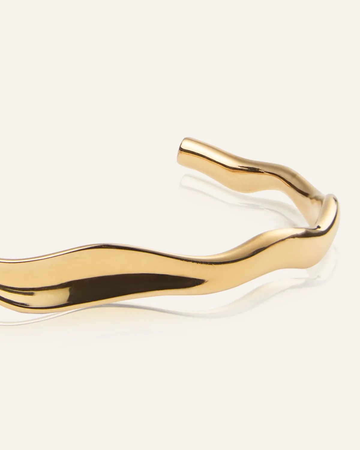 Mockberg Wavy Bolded Cuff armbånd 57x49 mm gull