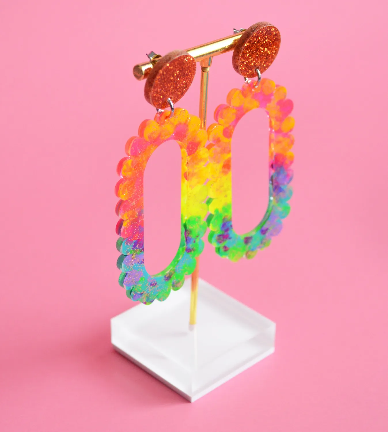 BooandBooFactory Scalloped Hoop øredobber regnbue