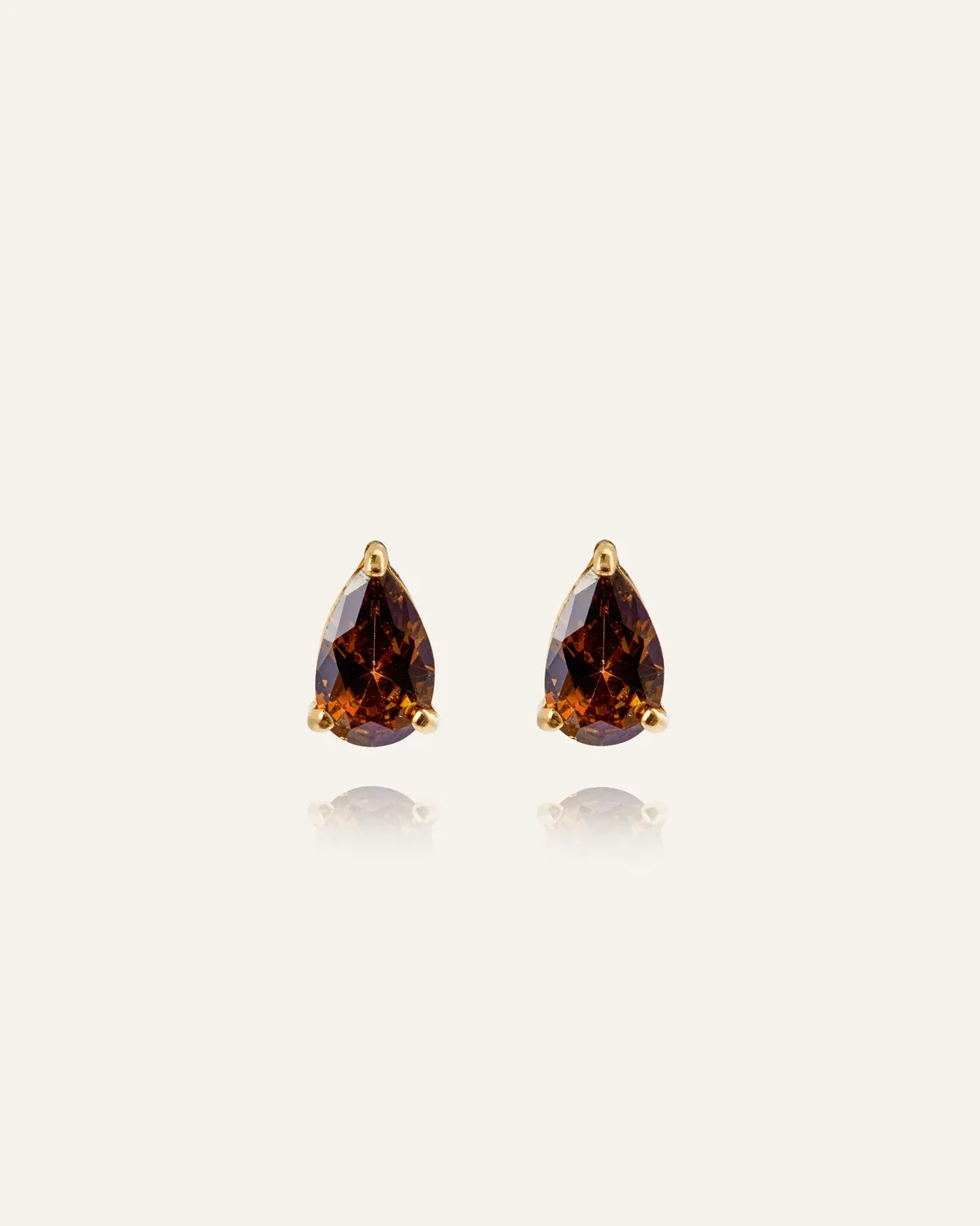 Mockberg Belle Coffee Medium Studs gull 6x4 mm