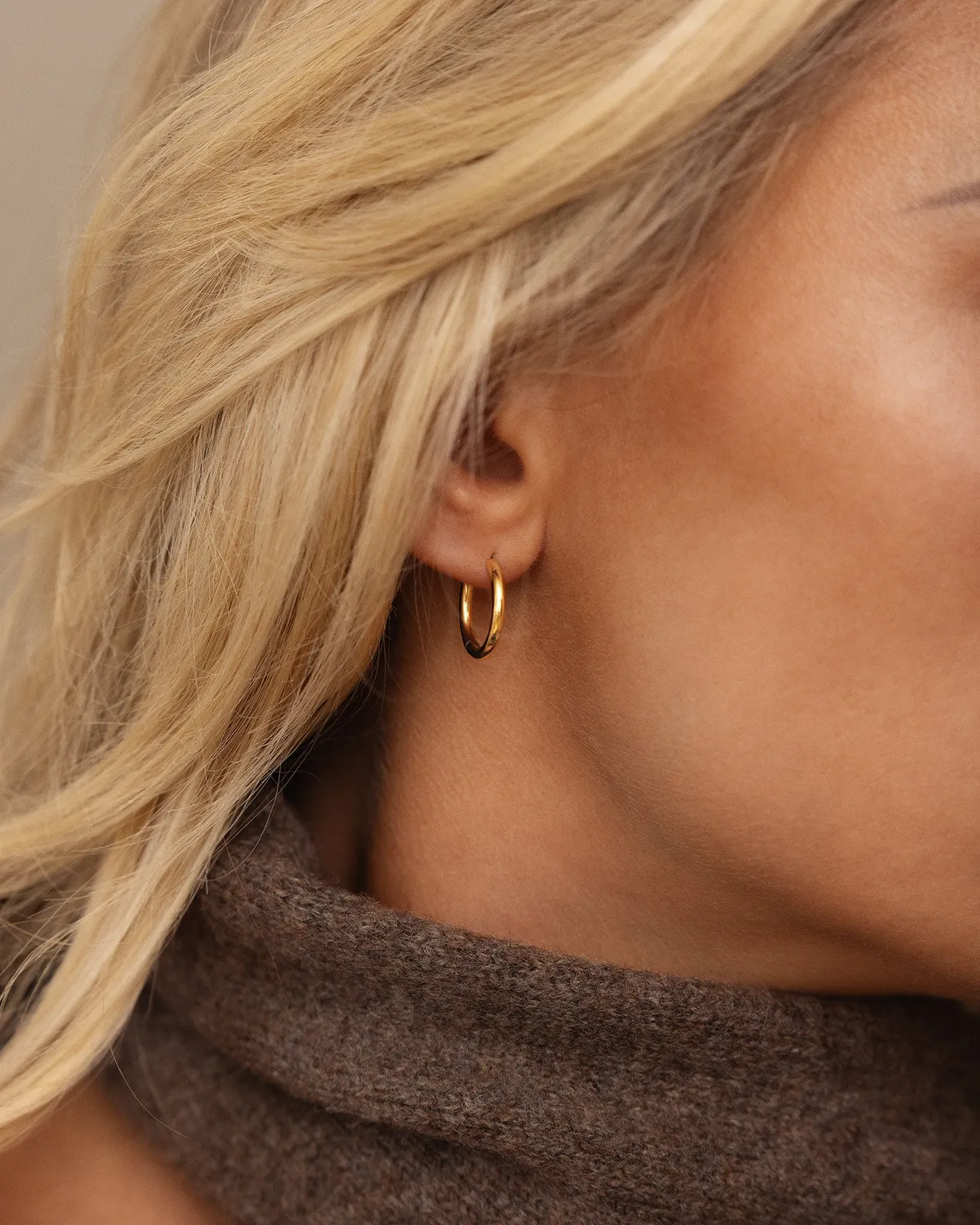 Mockberg Slim Medium Hoops øreringer 16 mm gull
