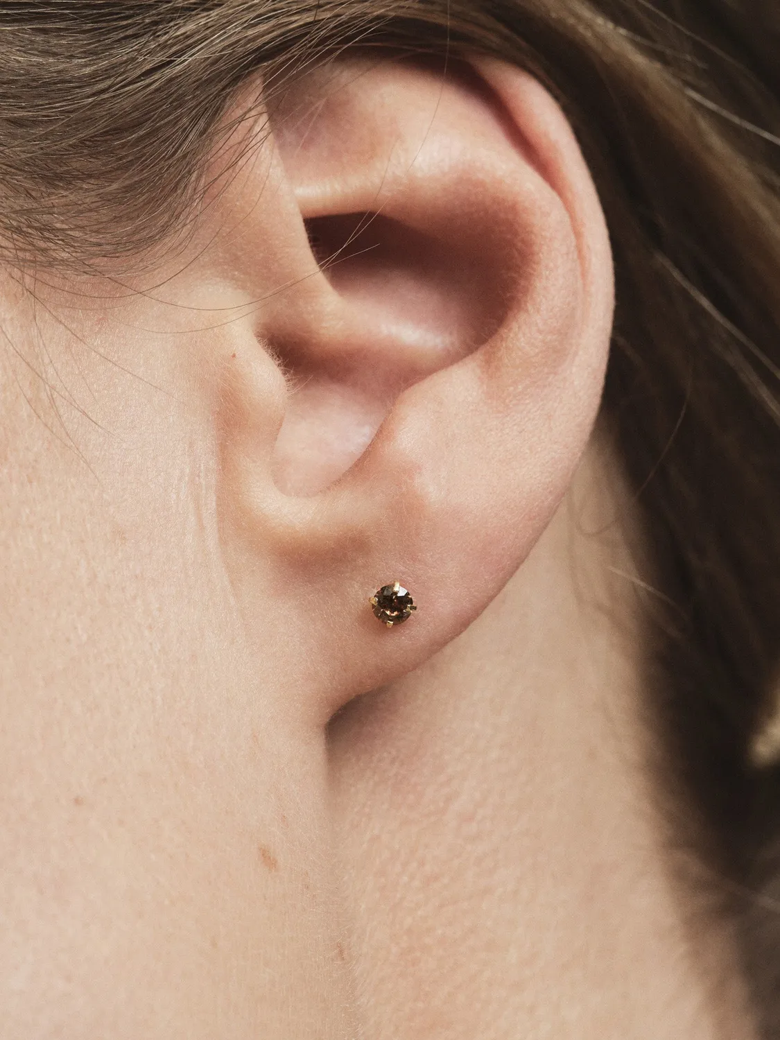 Mockberg Jolie Coffee Small Studs øredobber gull 3 mm