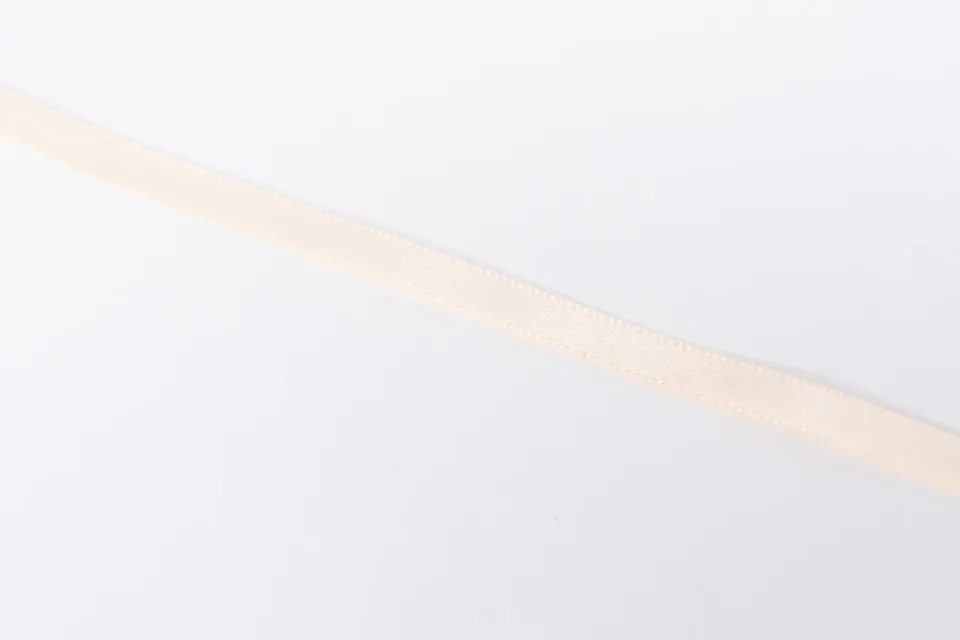 Eremis Bandarmbånd satin rosédusk charmbase