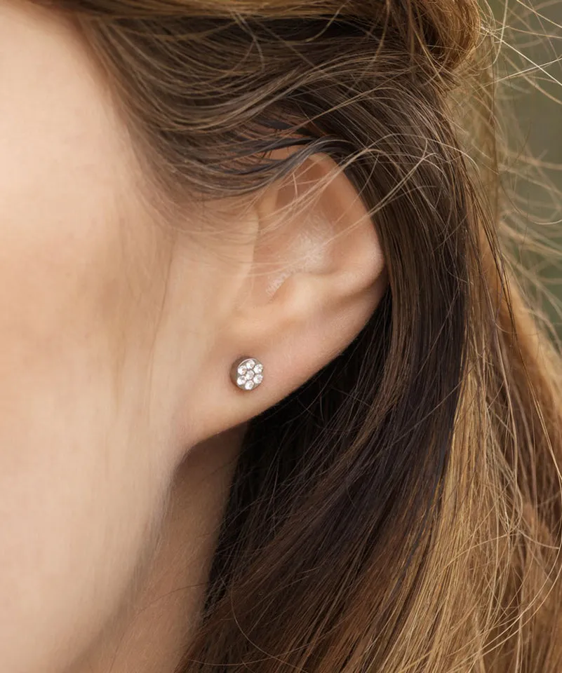 Blomdahl Brilliance Plenary øredobber 5 mm crystal titan