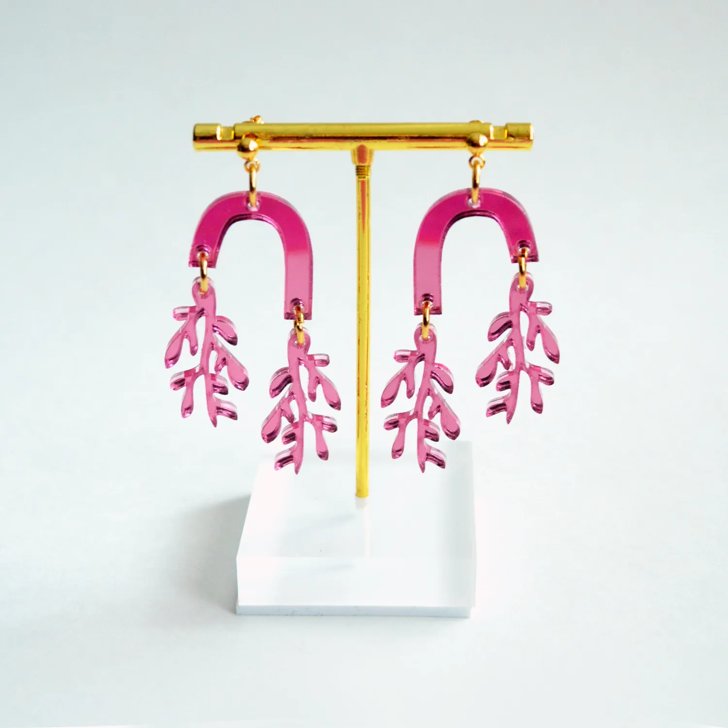 BooandBooFactory Pink Leaf Acrylic Arch øredobber gull