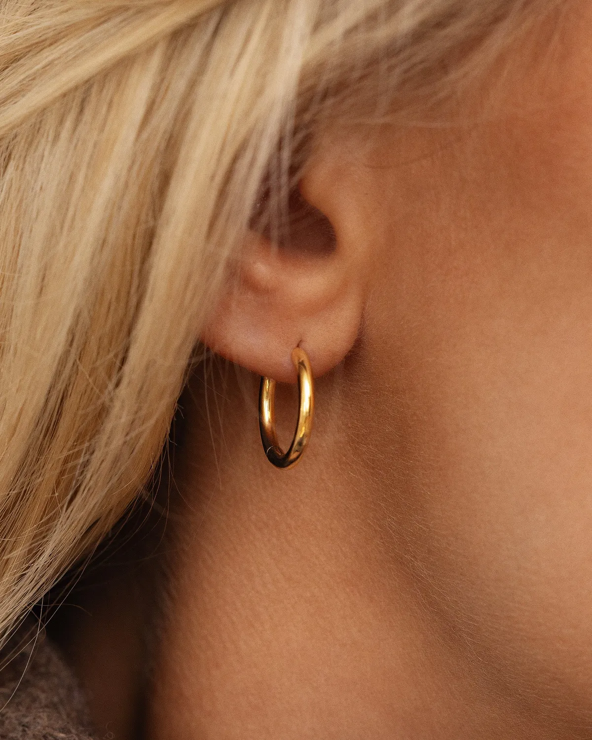 Mockberg Slim Medium Hoops øreringer 16 mm gull