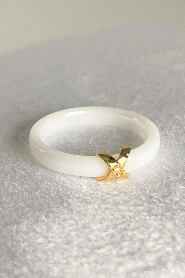 Mea Nani Lumina ring hvit keramikk 18K gull str 17,5