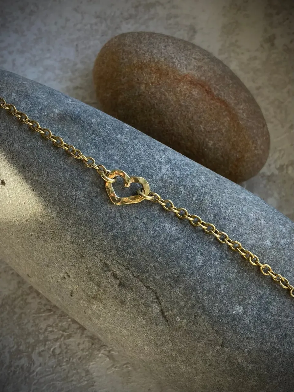 Sivia Smykkedesign Åpent hjerte armbånd lite forgylt 15-19cm