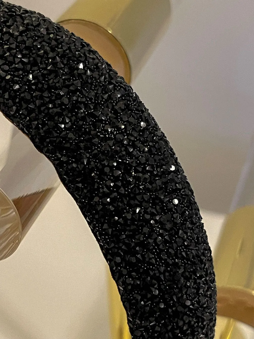Mea Nani sort polstret hårbøyle glitter