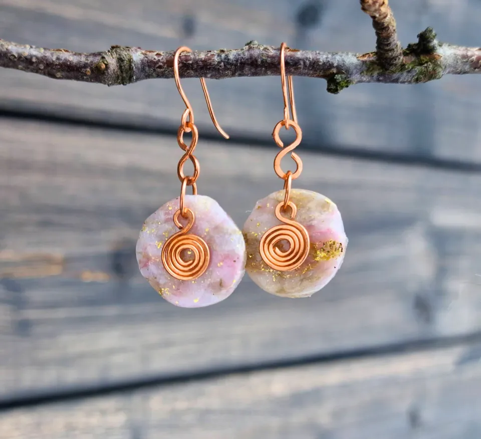 Kunstnerbonden Dreamy øredobber rosa gull marmor