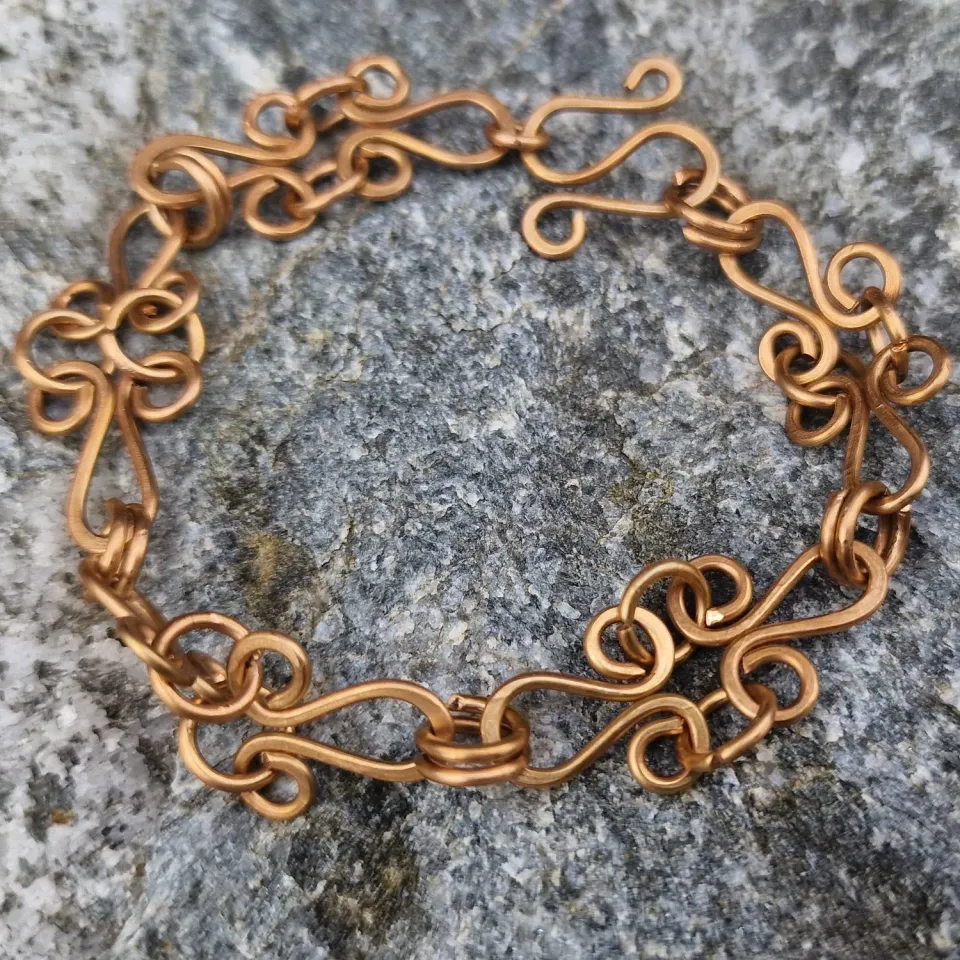Kunstnerbonden Freya armbånd i bronse hamret